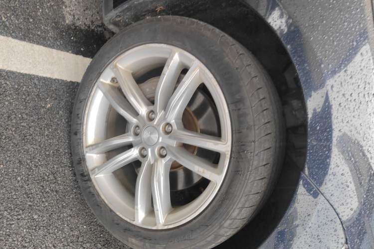 Used Tesla Model S 2014 S 60 Right Front Wheel Hub