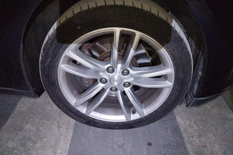Used Tesla Model S 2014 S 85 Right Front Wheel Hub