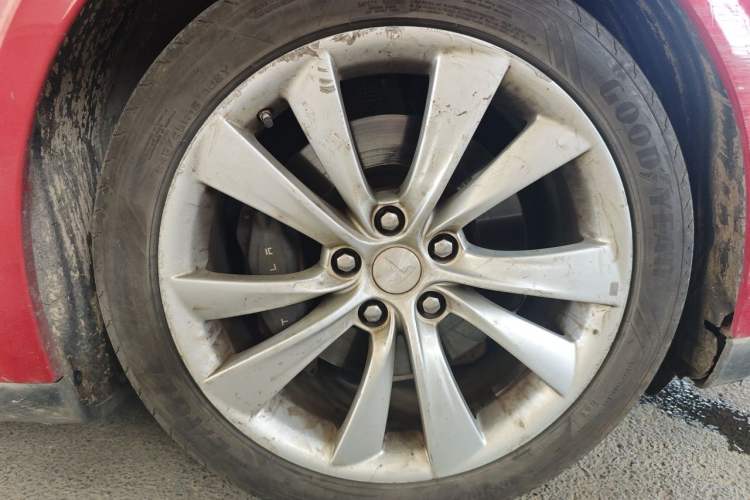 Used Tesla Model S 2014 S 85 Right Front Wheel Hub