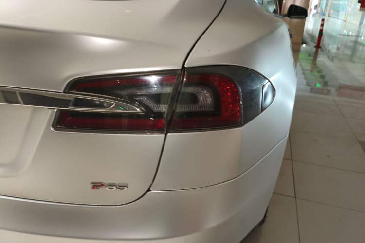 Used Tesla Model S 2014 S P85 Right Rear Taillight