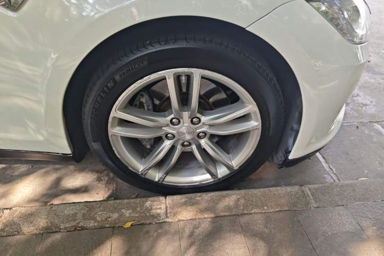 Used Tesla Model S 2014 S 85 Right Front Wheel Hub