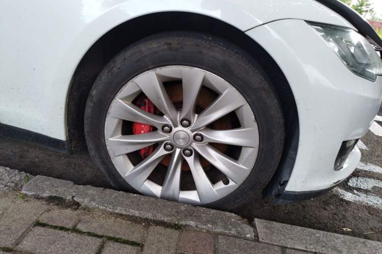 Used Tesla Model S 2014 S P85 Right Front Wheel Hub