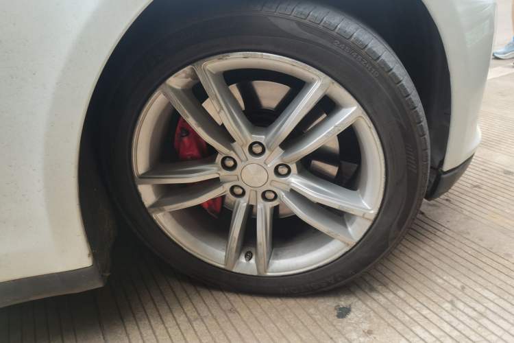 Used Tesla Model S 2014 S P85 Right Front Wheel Hub
