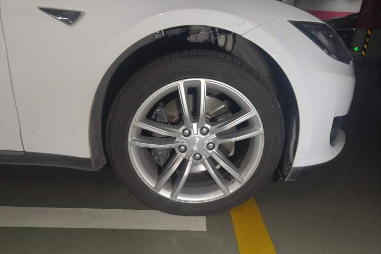 Used Tesla Model S 2014 S 85 Right Front Wheel Hub