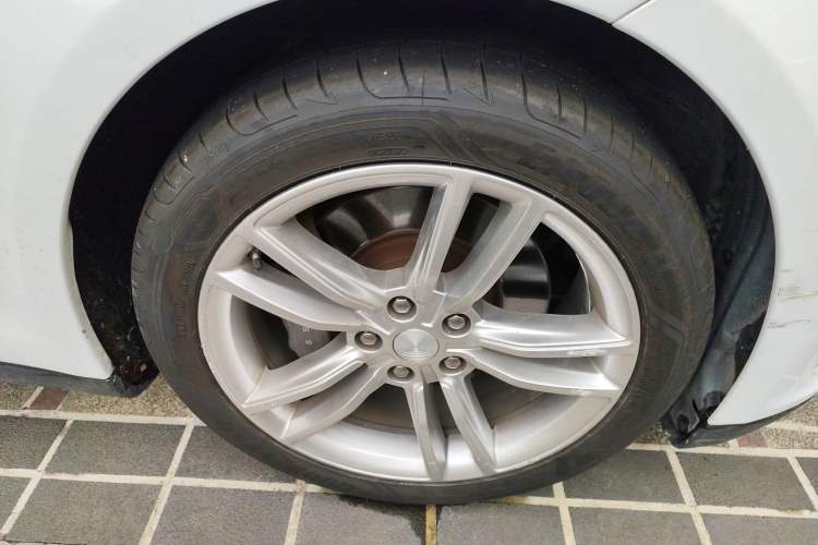 Used Tesla Model S 2014 S 85 Right Front Wheel Hub