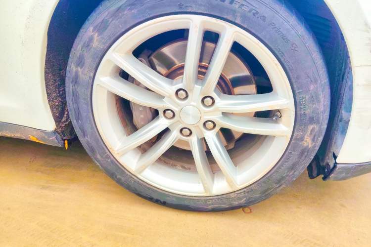 Used Tesla Model S 2014 S 85 Right Front Wheel Hub
