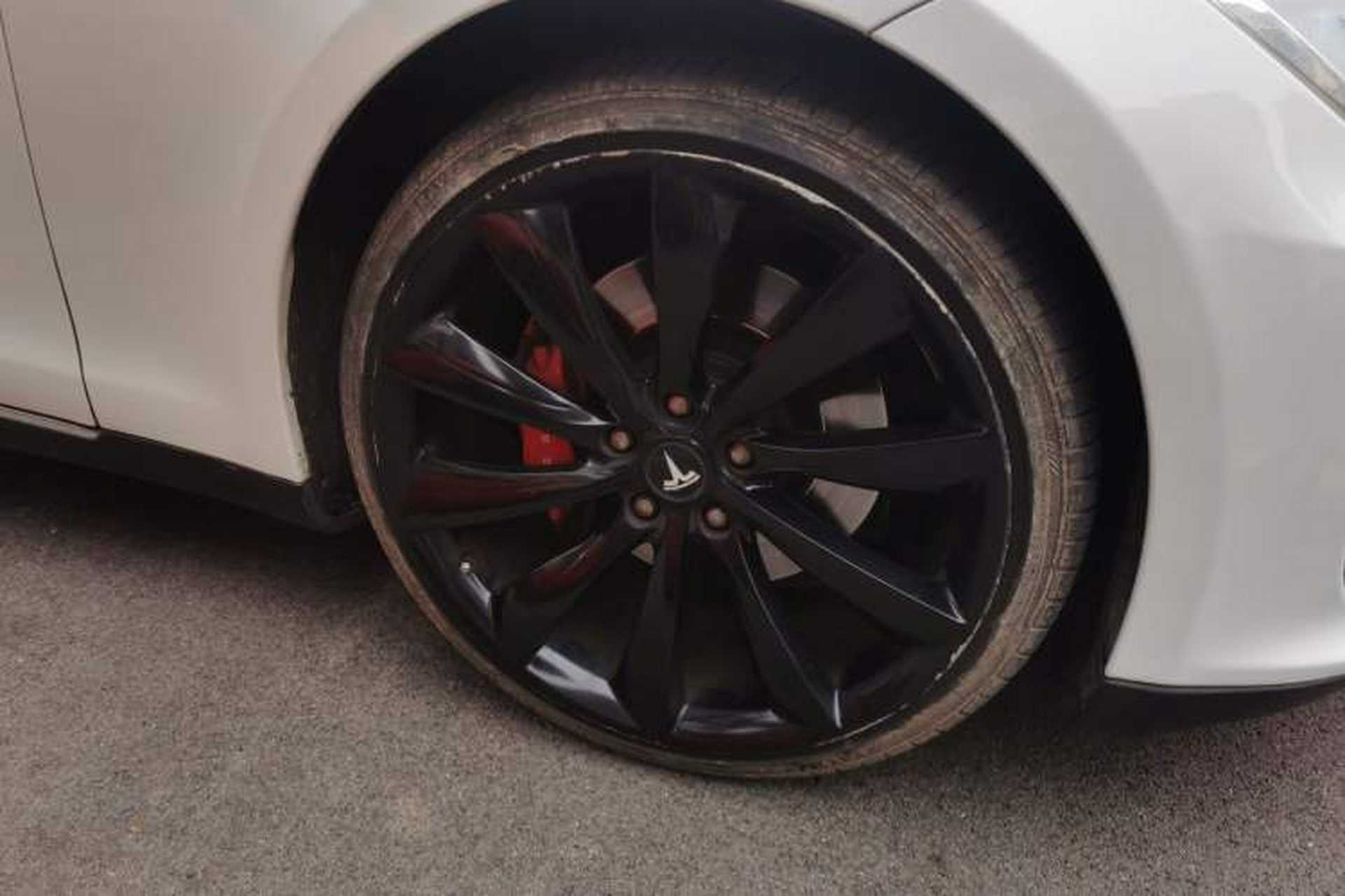 Used Tesla Model S 2014 S 85 Right Front Wheel Hub