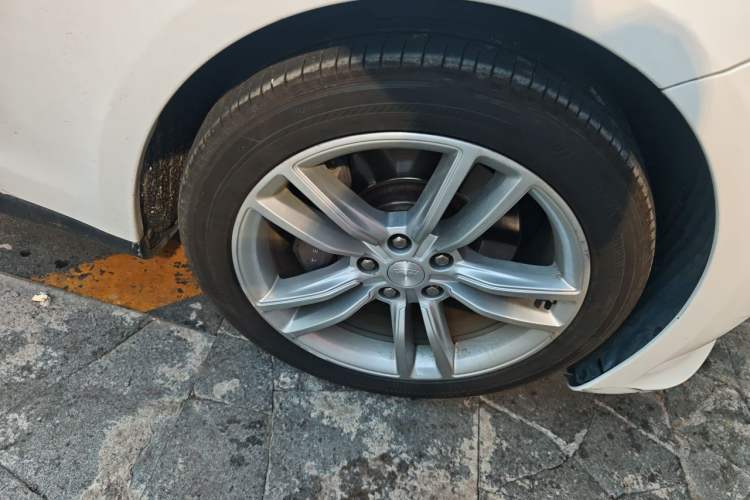 Used Tesla Model S 2014 S 85 Right Front Wheel Hub