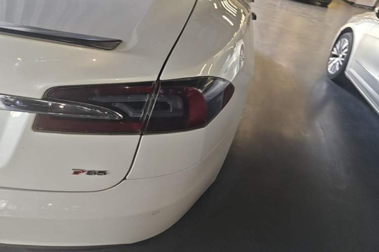 Used Tesla Model S 2014 S P85 Right Rear Taillight