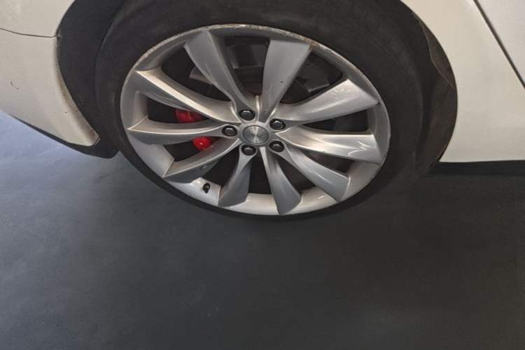 Used Tesla Model S 2014 S P85 Right Rear Wheel Hub