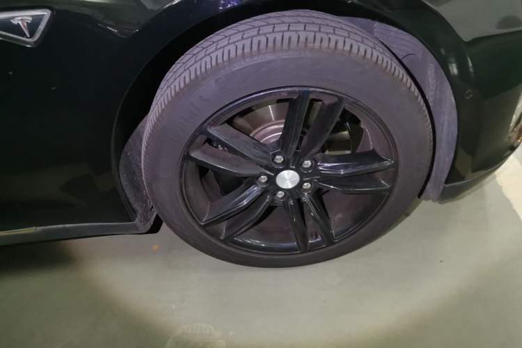 Used Tesla Model S 2015 S 85D Right Front Wheel Hub