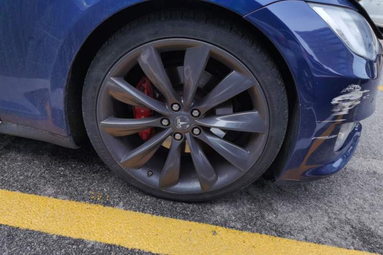 Used Tesla Model S 2015 S 70D Right Front Wheel Hub