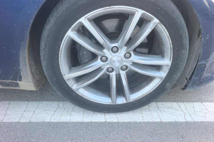 Used Tesla Model S 2015 S 70D Right Front Wheel Hub