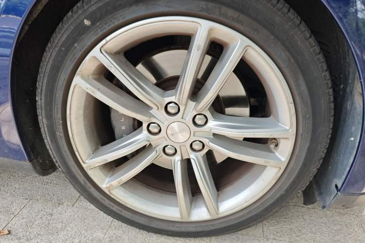 Used Tesla Model S 2015 S 70D Right Front Wheel Hub