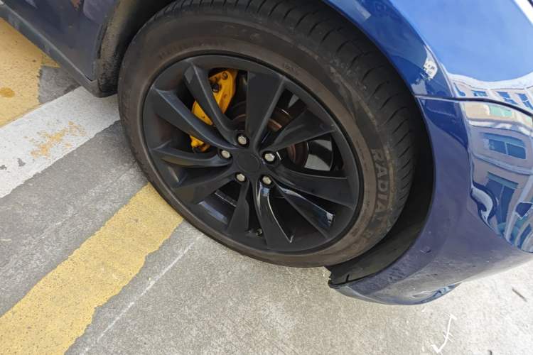 Used Tesla Model S 2015 S 85D Right Front Wheel Hub