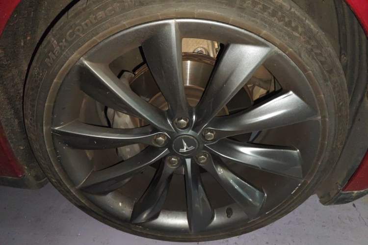 Used Tesla Model S 2015 S 70D Right Front Wheel Hub