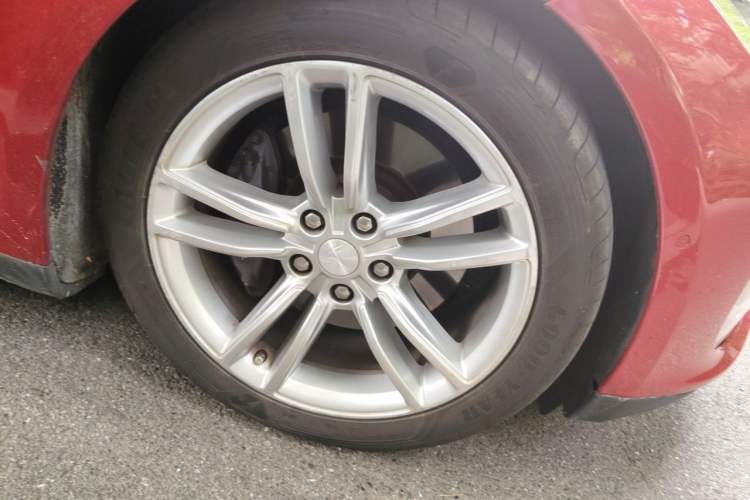 Used Tesla Model S 2015 S 70D Right Front Wheel Hub