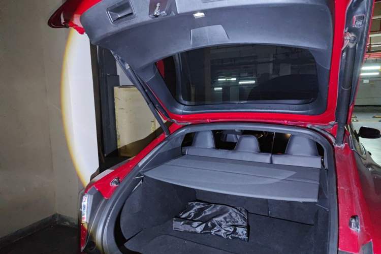 Used Tesla Model S 2015 S 70D Trunk