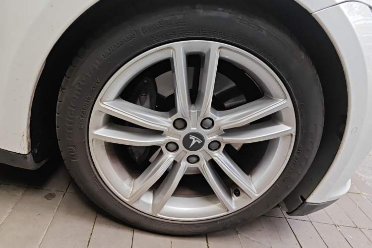 Used Tesla Model S 2015 S 85D Right Front Wheel Hub