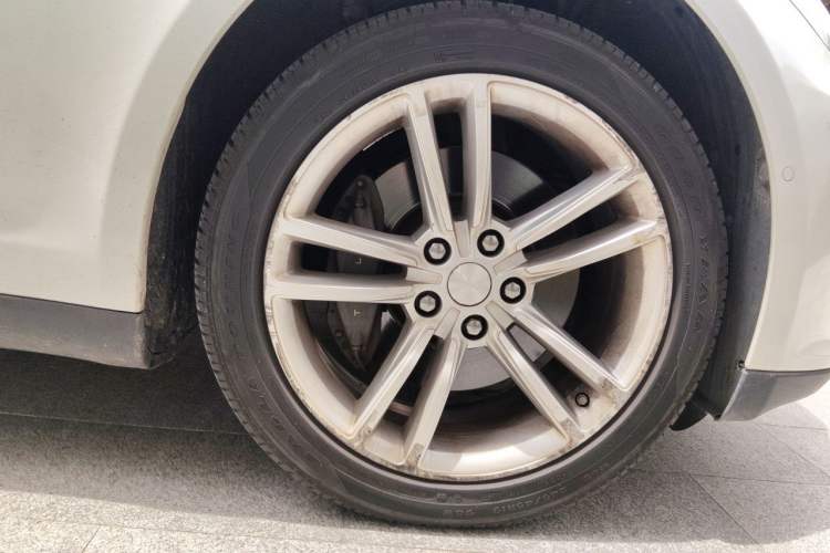 Used Tesla Model S 2015 S 85D Right Front Wheel Hub
