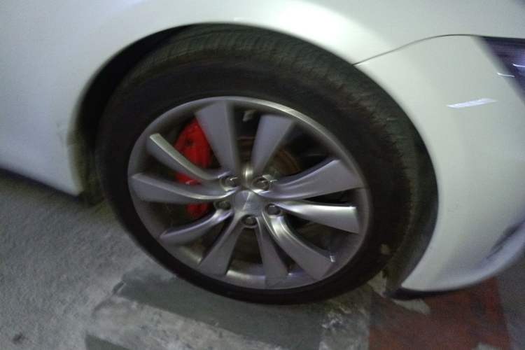 Used Tesla Model S 2015 S P85D Right Front Wheel Hub