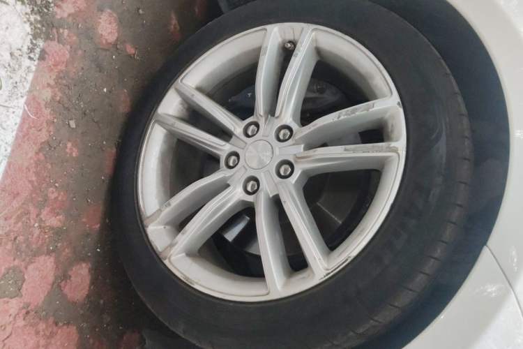 Used Tesla Model S 2015 S 70D Right Front Wheel Hub
