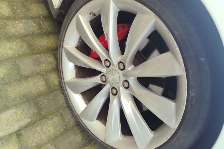 Used Tesla Model S 2015 S P85D Right Front Wheel Hub