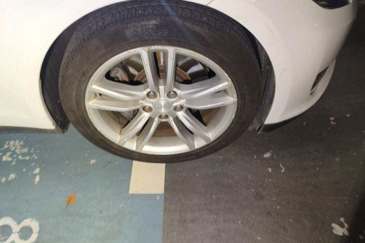 Used Tesla Model S 2015 S 70D Right Front Wheel Hub