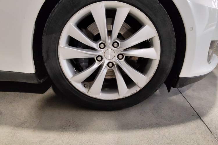 Used Tesla Model S 2015 S 70D Right Front Wheel Hub