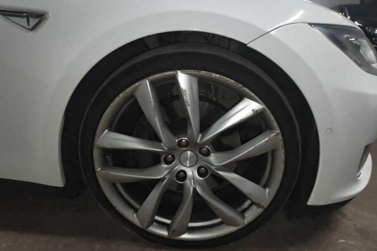 Used Tesla Model S 2015 S 70D Right Front Wheel Hub