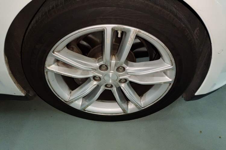Used Tesla Model S 2015 S 85D Right Front Wheel Hub