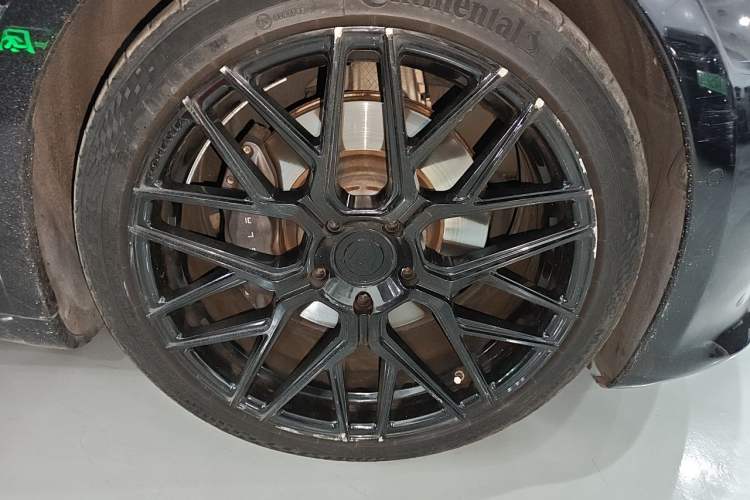 Used Tesla Model S 2016 S 90D Right Front Wheel Hub
