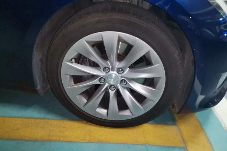 Used Tesla Model S 2016 S 60 Right Front Wheel Hub