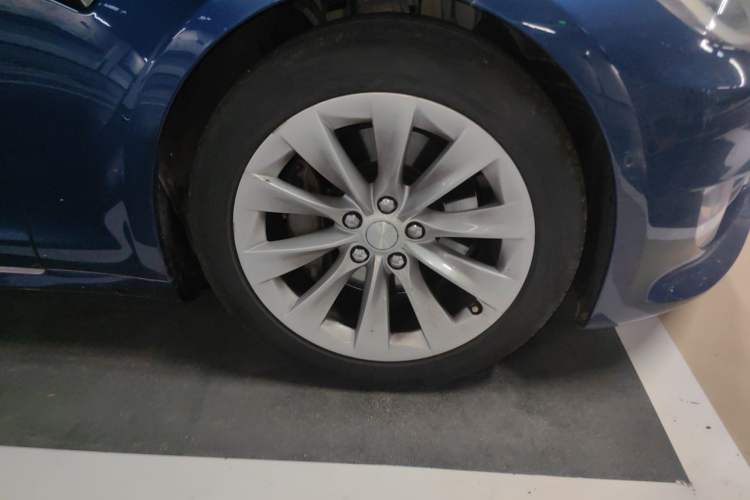 Used Tesla Model S 2016 S 60 Right Front Wheel Hub