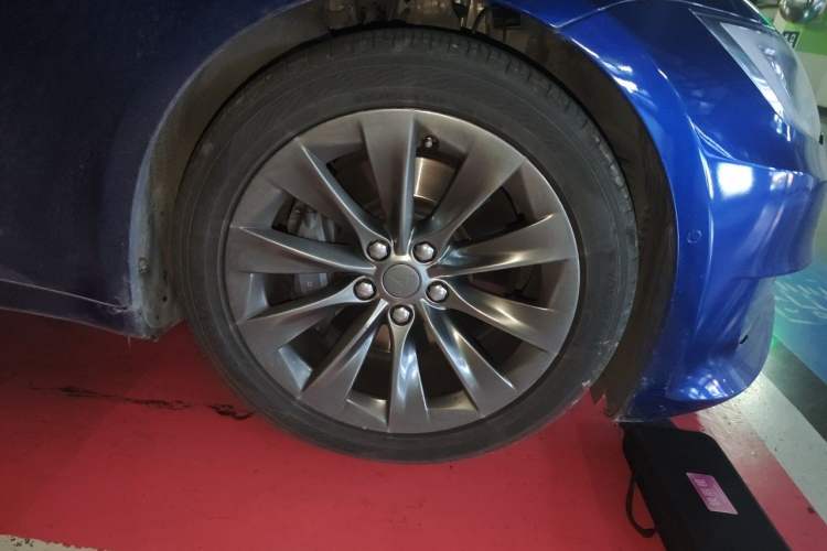 Used Tesla Model S 2016 S 60D Right Front Wheel Hub