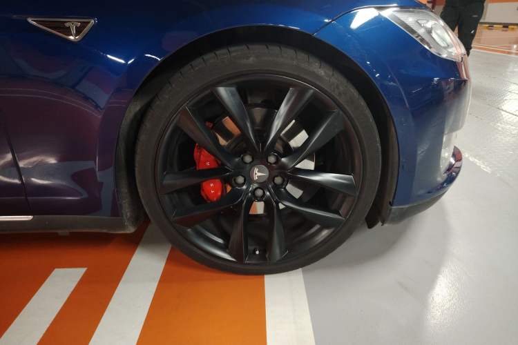 Used Tesla Model S 2016 S P90D Right Front Wheel Hub