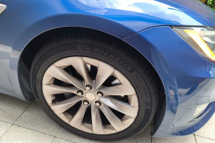 Used Tesla Model S 2016 S 90D Right Front Wheel Hub