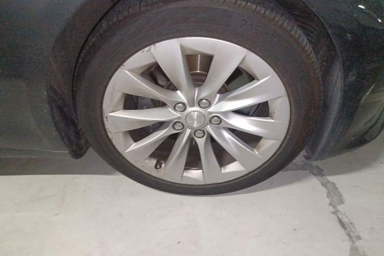 Used Tesla Model S 2016 S 90D Right Front Wheel Hub