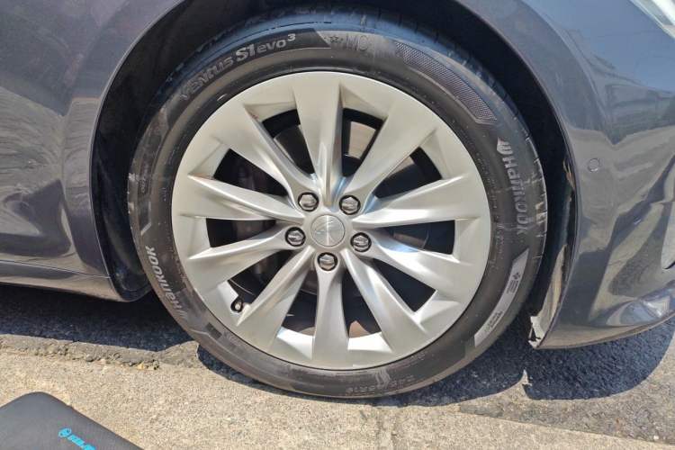 Used Tesla Model S 2016 S 75 Right Front Wheel Hub