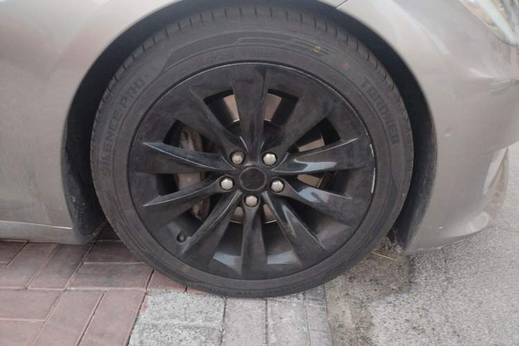 Used Tesla Model S 2016 S 60D Right Front Wheel Hub