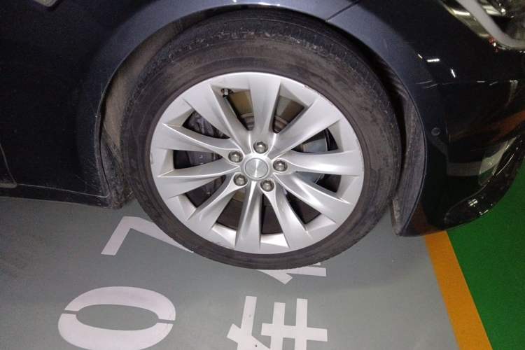 Used Tesla Model S 2016 S 75D Right Front Wheel Hub