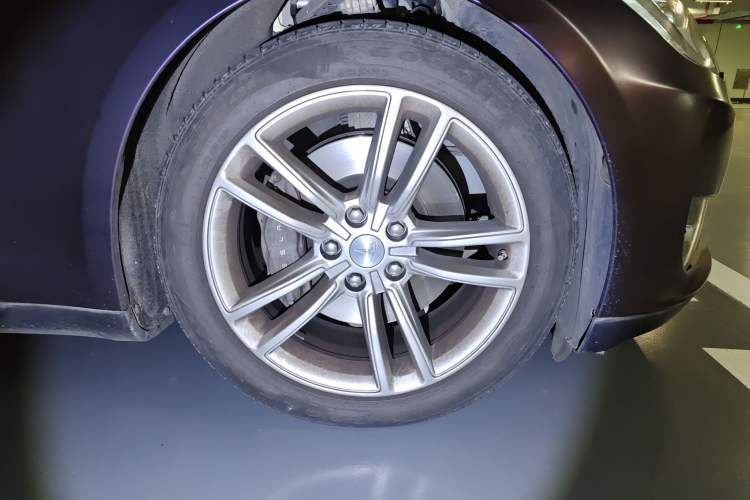 Used Tesla Model S 2016 S 70D Right Front Wheel Hub