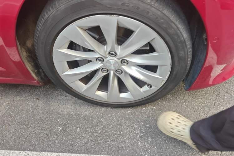 Used Tesla Model S 2016 S 60 Right Front Wheel Hub