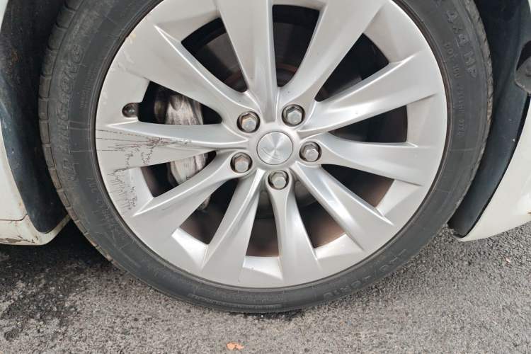 Used Tesla Model S 2016 S 75D Right Front Wheel Hub