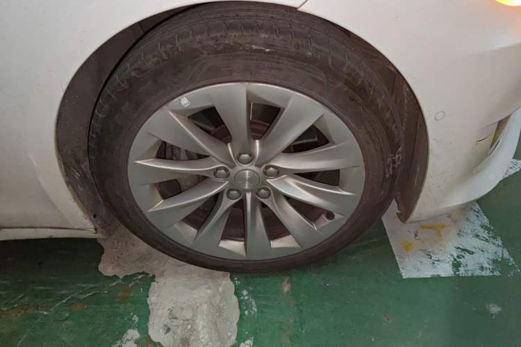 Used Tesla Model S 2016 S 60 Right Front Wheel Hub