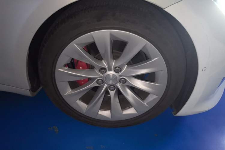 Used Tesla Model S 2016 S 75D Right Front Wheel Hub