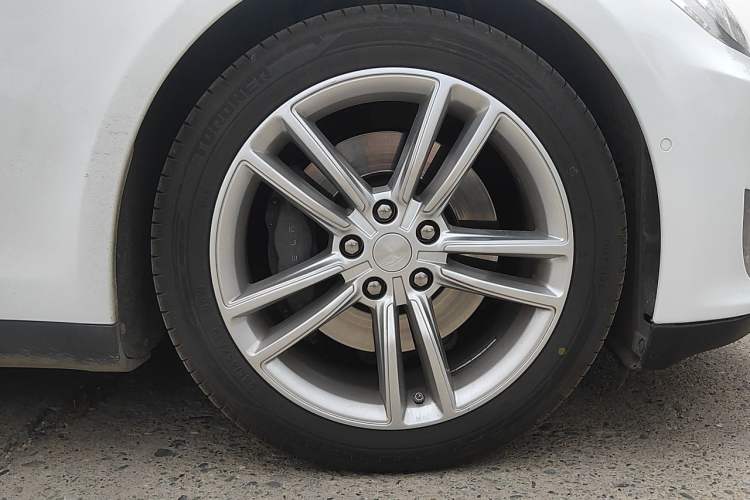 Used Tesla Model S 2016 S 70 Right Front Wheel Hub