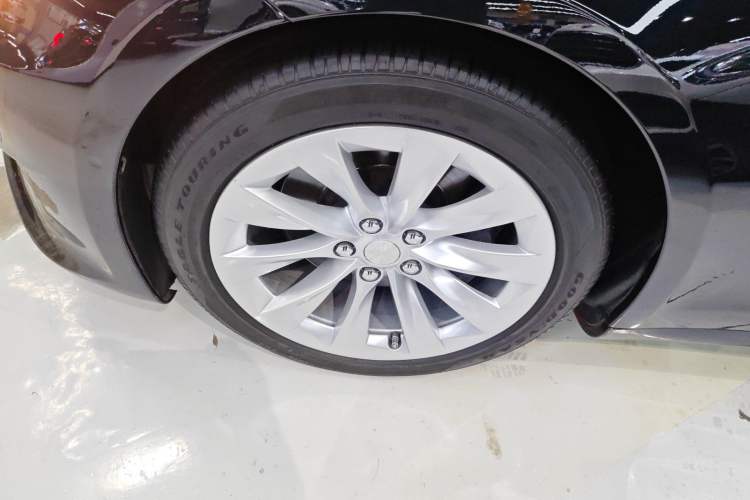 Used Tesla Model S 2017 S 100D Long Range Edition Left Front Wheel Hub
