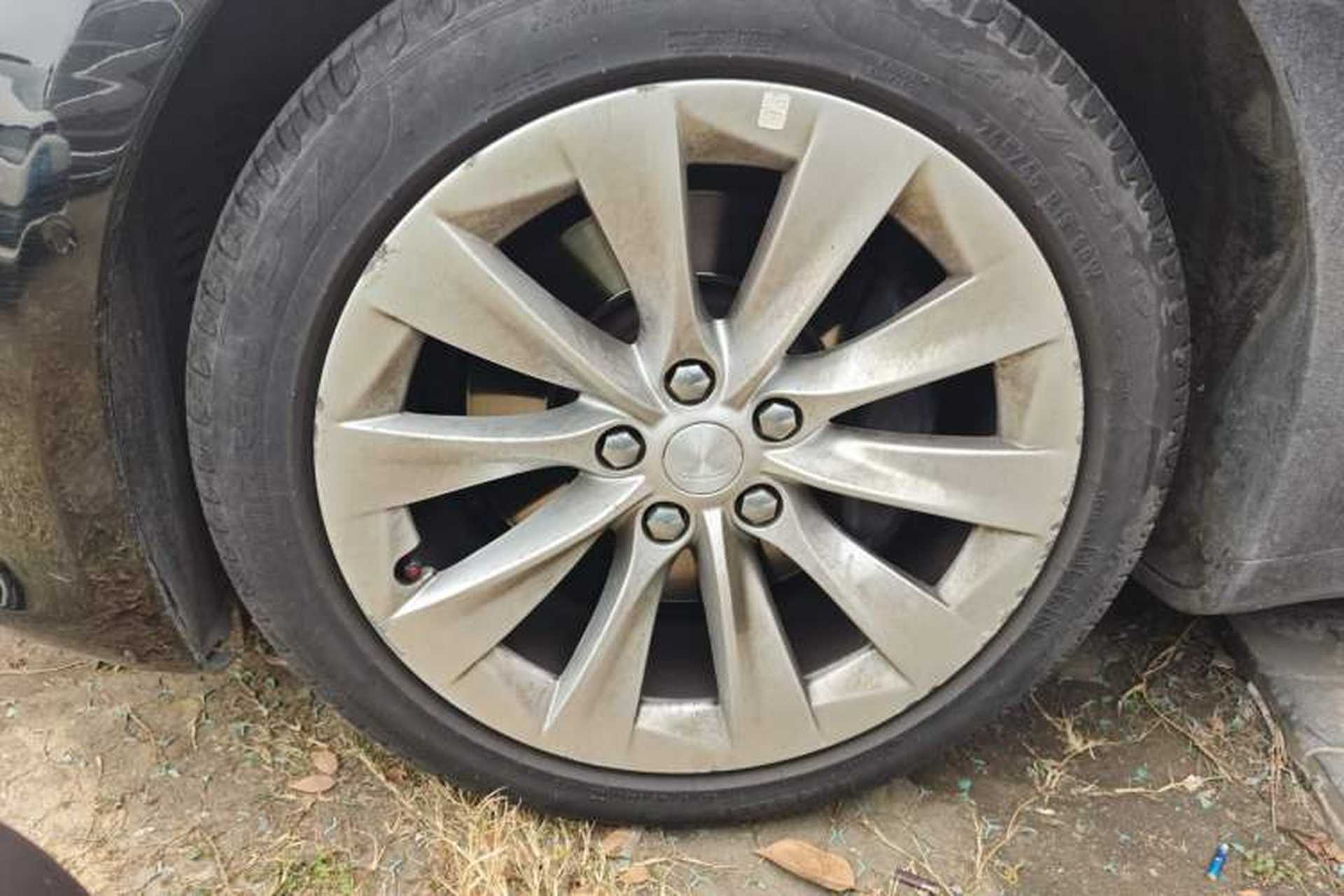 Used Tesla Model S 2017 S 75D Standard Range Edition Left Front Wheel Hub