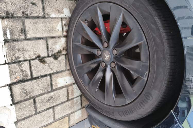 Used Tesla Model S 2017 S 75 Right Front Wheel Hub